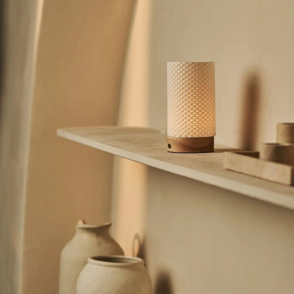 Luna lichtbruine oplaadbare tafellamp in 3D-geprinte porselein-draadloos, dimbaar en tot 100 uur licht