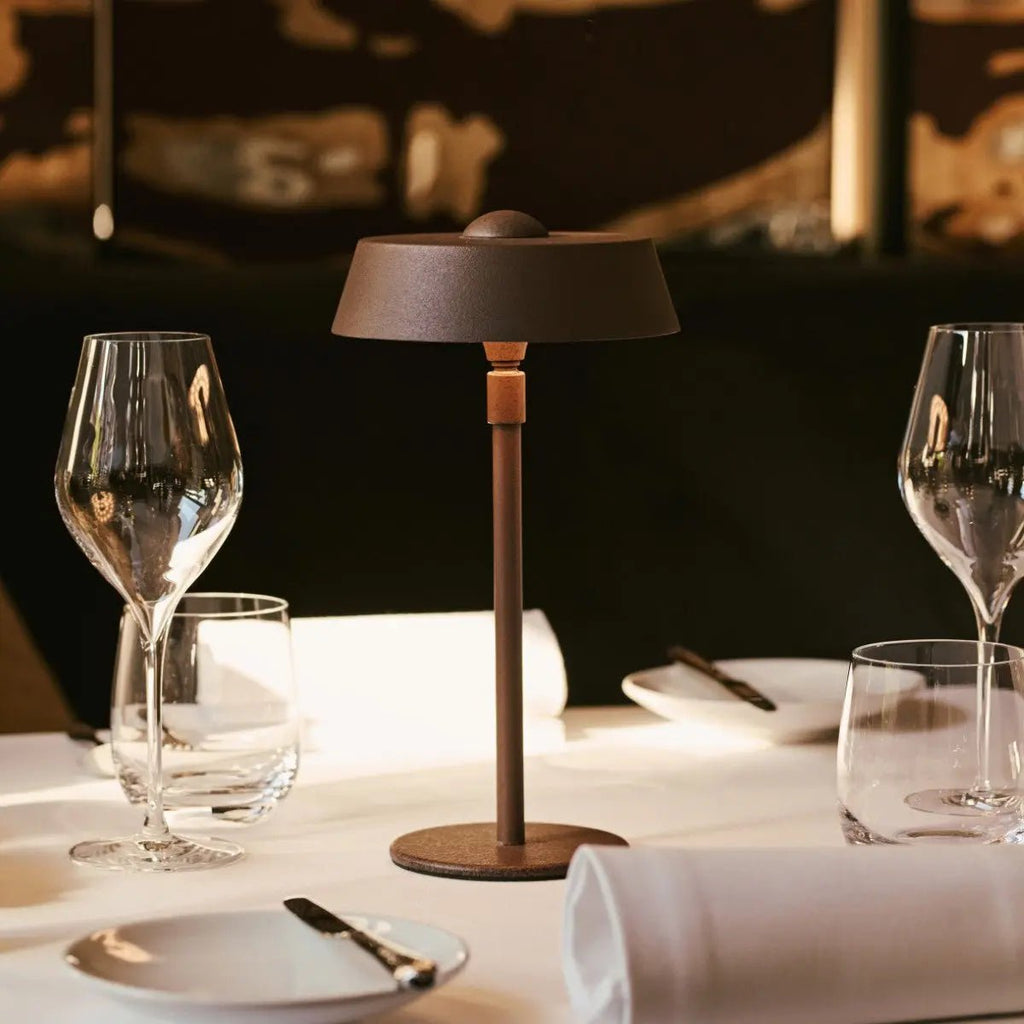 Luca Mocha Brown - USB -oplaadbare lamp L Minimalistisch, speels en dimpelbaar