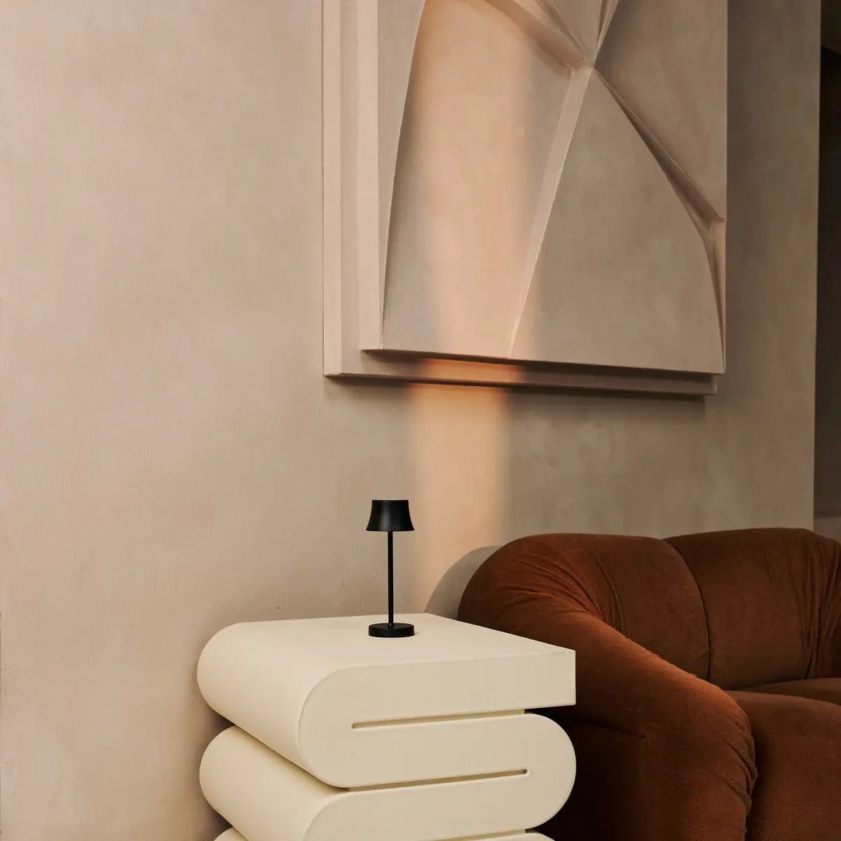 Combi Set Professional-8 X de Pijp Mini Midnight Black oplaadbare tafellampen & 1 x Central Station draadloos laadstation met Qi-Technology