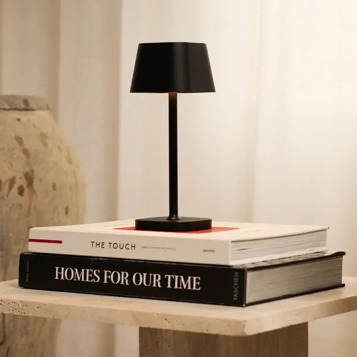Ava Zwarte Oplaadbare Tafellamp | Slanke draadloze verlichtingsoplossing