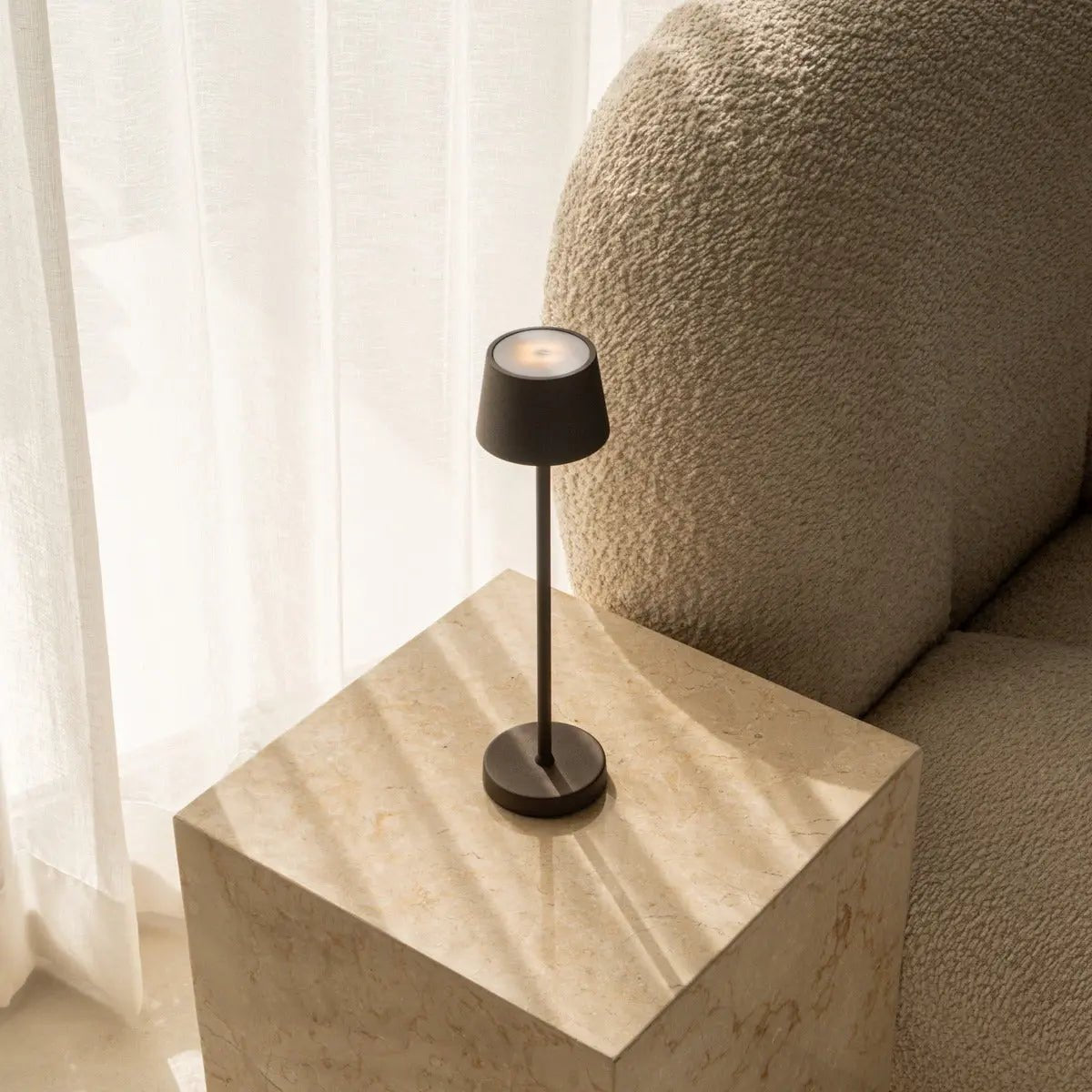 Vondel Mocha Brown oplaadbare en draadloze lamp perfect voor horeca -industrie - draadloos oplaadbaar via laadstation