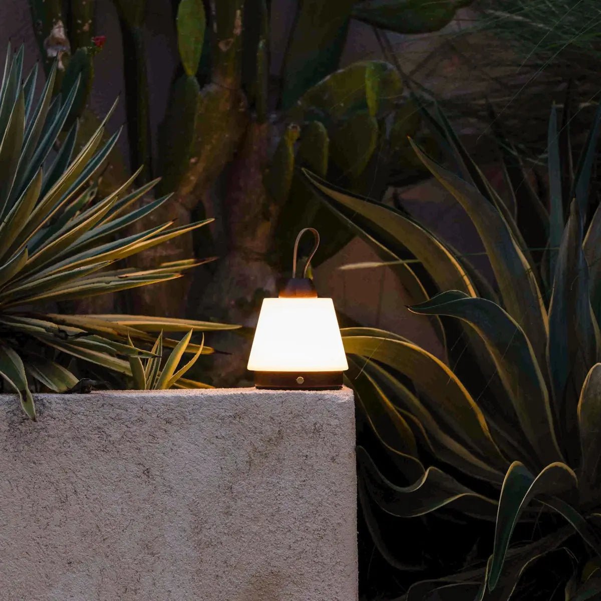 Liv donkerbruine oplaadbare lamp – leren band, dimbaar, 3 lichtmodi, draadloos