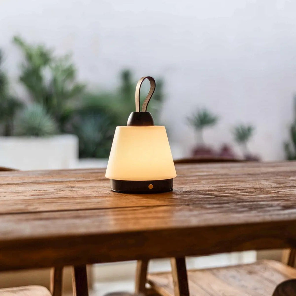 Liv donkerbruine oplaadbare lamp – leren band, dimbaar, 3 lichtmodi, draadloos