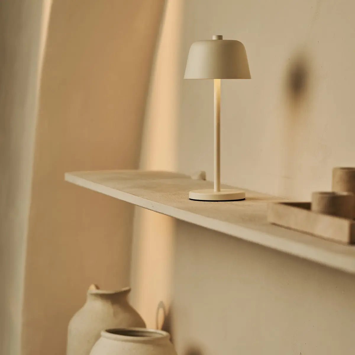 Anton vanille oplaadbare tafellamp | Stijlvolle en draadloze verlichting