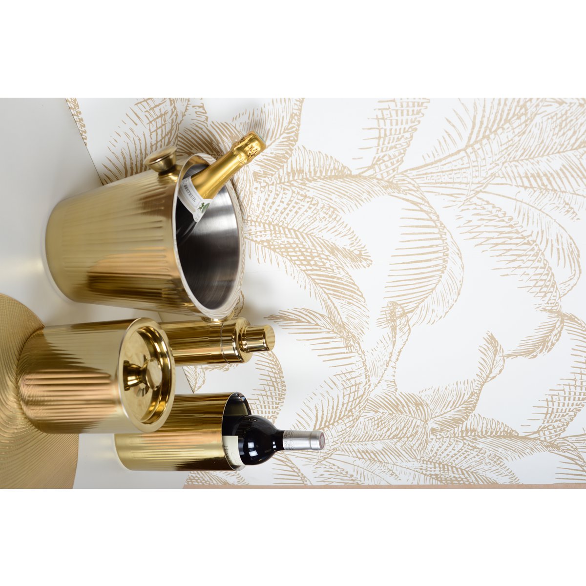 Gouden ijsemmer met geribbeld patroon