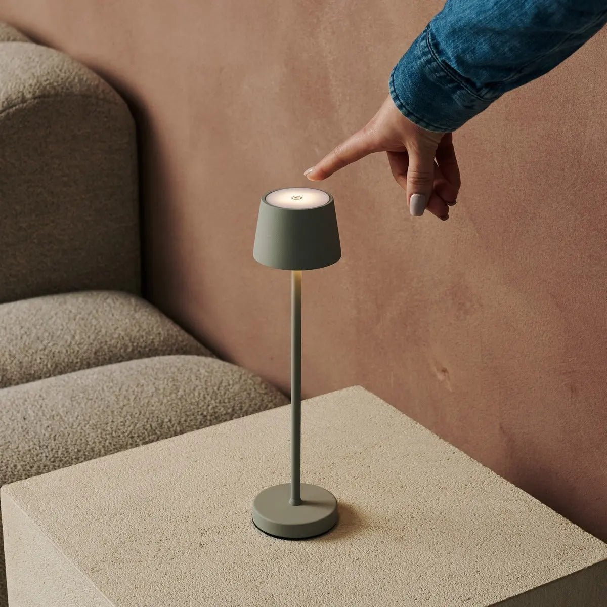 Vondel Mini Shadow Gray Oplaadbare en draadloze lamp perfect voor horeca -industrie - draadloos oplaadbaar via laadstation