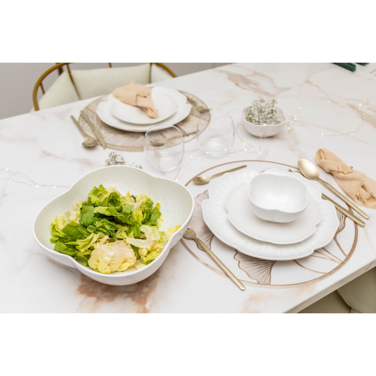 BLOEMEN WIT PORSELEINEN SALADEKOM 25,5CM