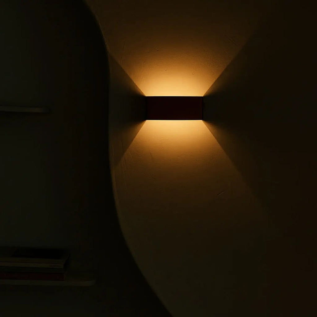 Tessa Bronze draadloze wandlamp inclusief afstandsbediening, 20 lichtmodi, dimable, magnetisch suspensiesysteem en met bewegingssensor