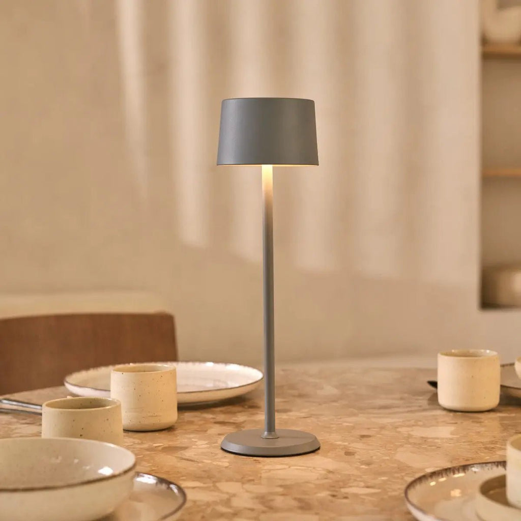 David Trout grijze oplaadbare ijzeren tafellamp – dimbaar en draadloos met 120 uur batterij