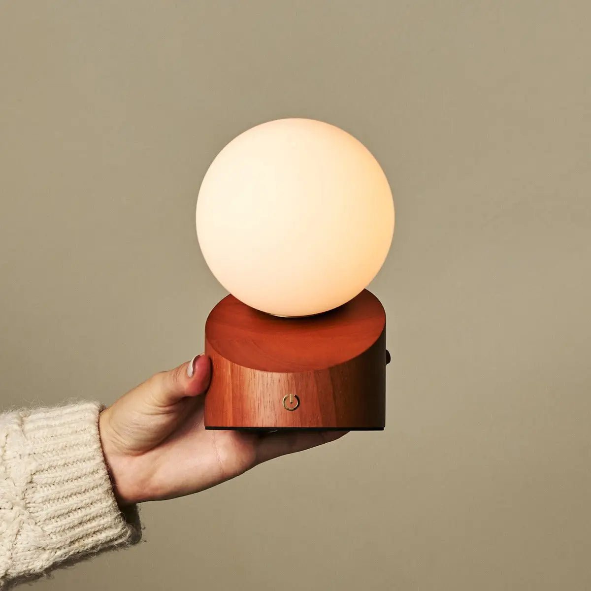 Morris Chestnut Brown Stijlvol oplaadbare lamp-draadloos, dimbaar, milieuvriendelijk ontwerp