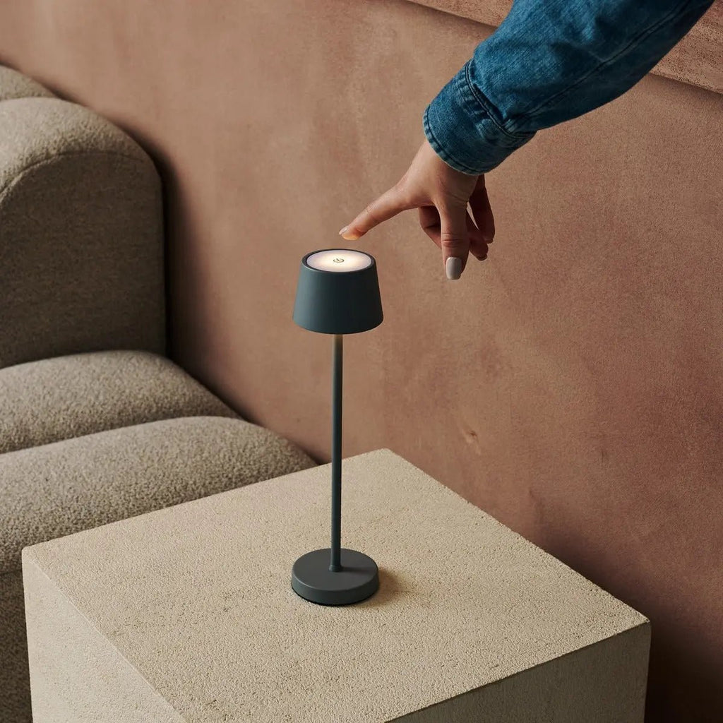 Vondel Mini Mouse Grijs Oplaadbare en draadloze lamp Perfect voor de horeca -industrie - draadloos oplaadbaar via laadstation