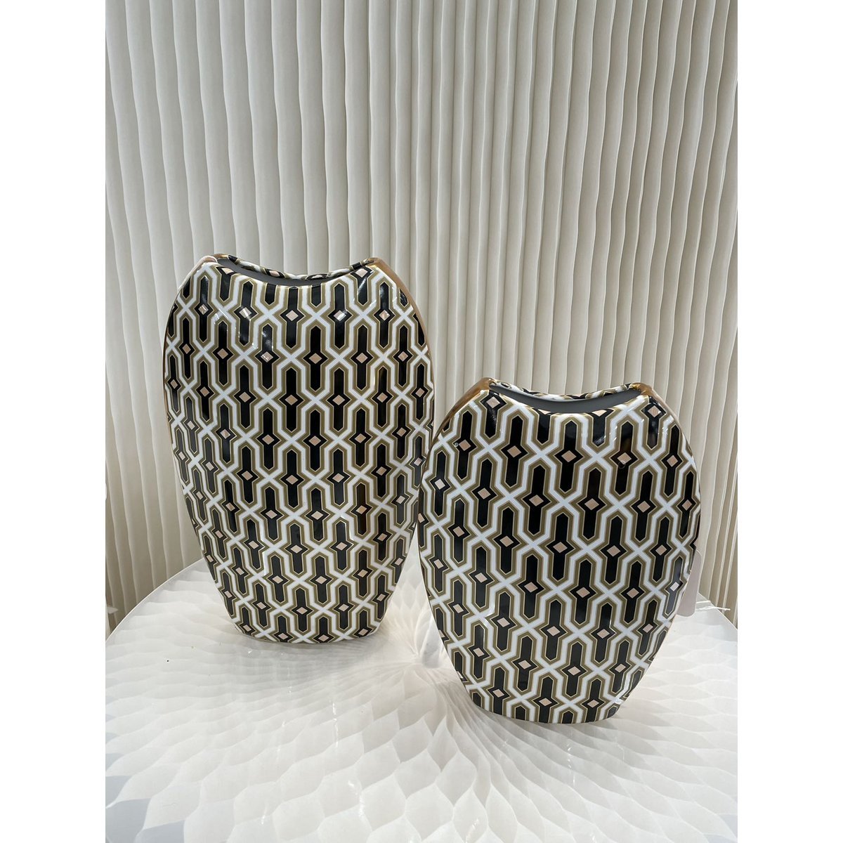 Vintage porseleinen vaas (CV11280-13-13-zwart-GROOT)