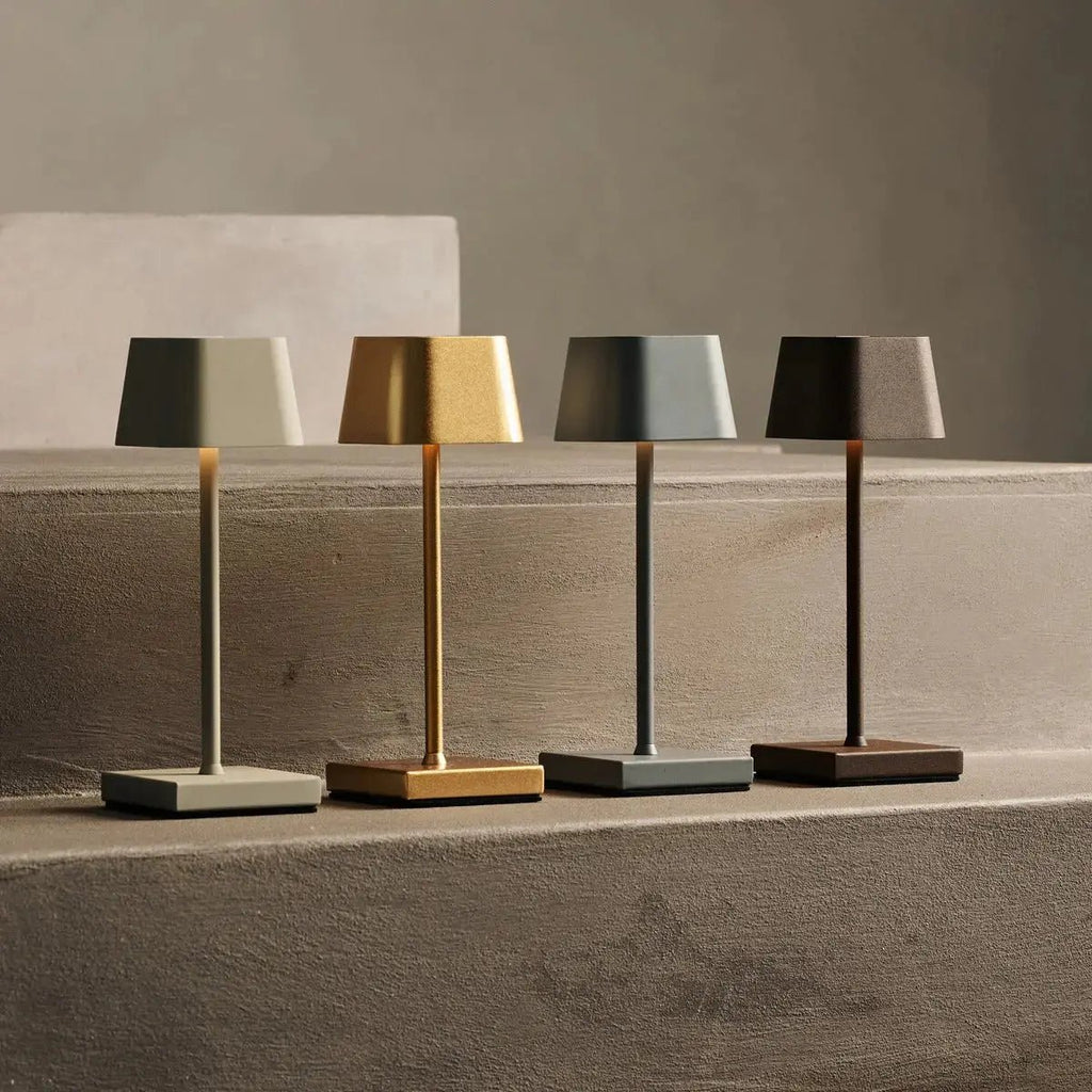 Combi Set Professional-8 x Sarphati Mini Shadow Gray Oplaadbare tafellampen & 1 x Central Station draadloos laadstation met Qi-Technology