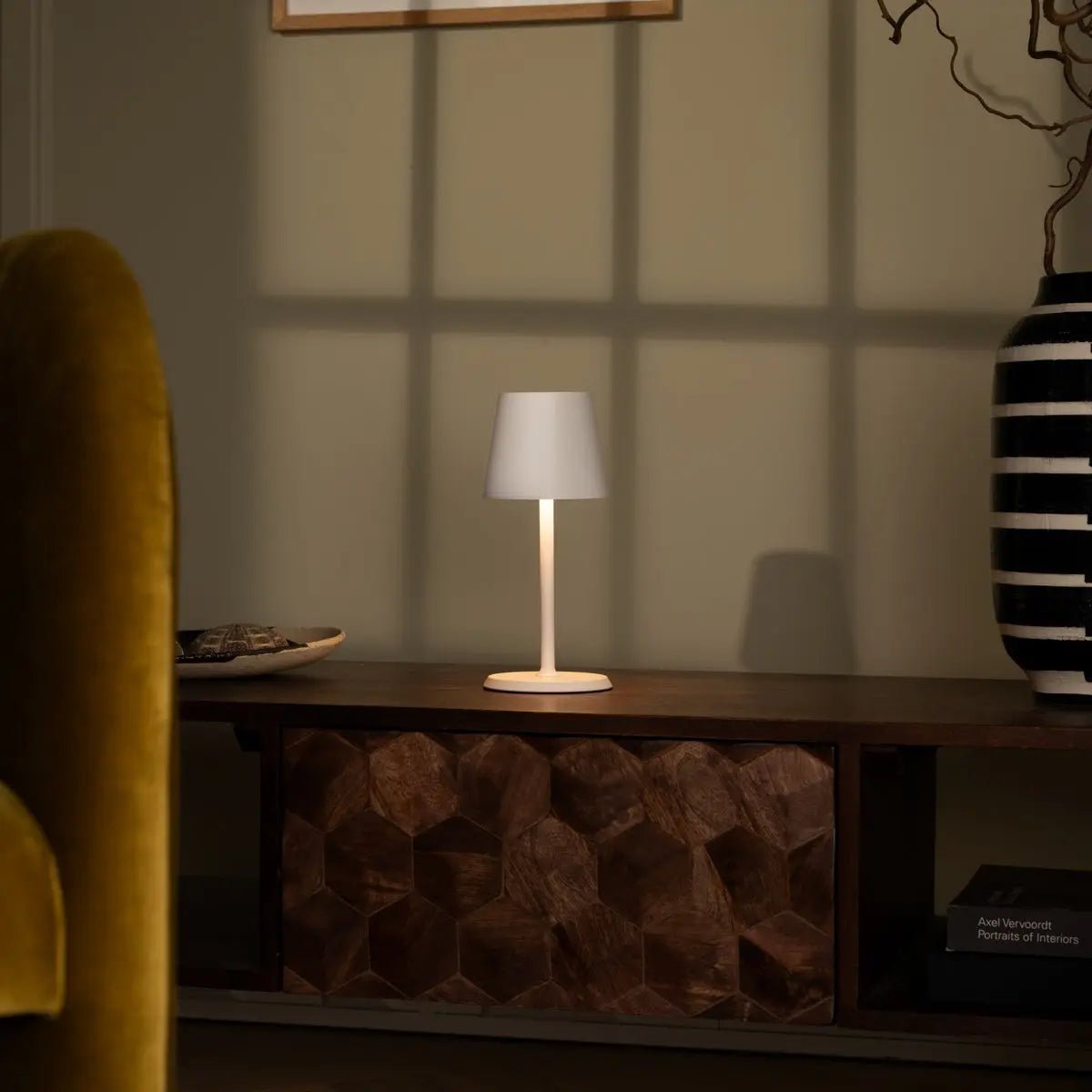 James White oplaadbare tafellamp – draadloos, dimbaar en elegant