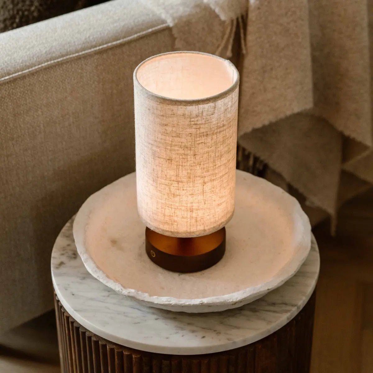 Ben donkerbruine houten tafellamp-oplaadbaar, dimbaar, USB-C aangedreven