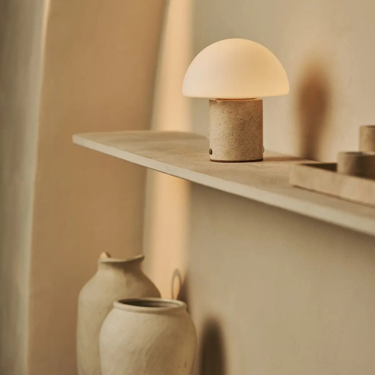 Maris Beige / Travertino Classico - Classic Travertine Oplaadbare tafellamp met 3 lichte kleuren en dimfunctie