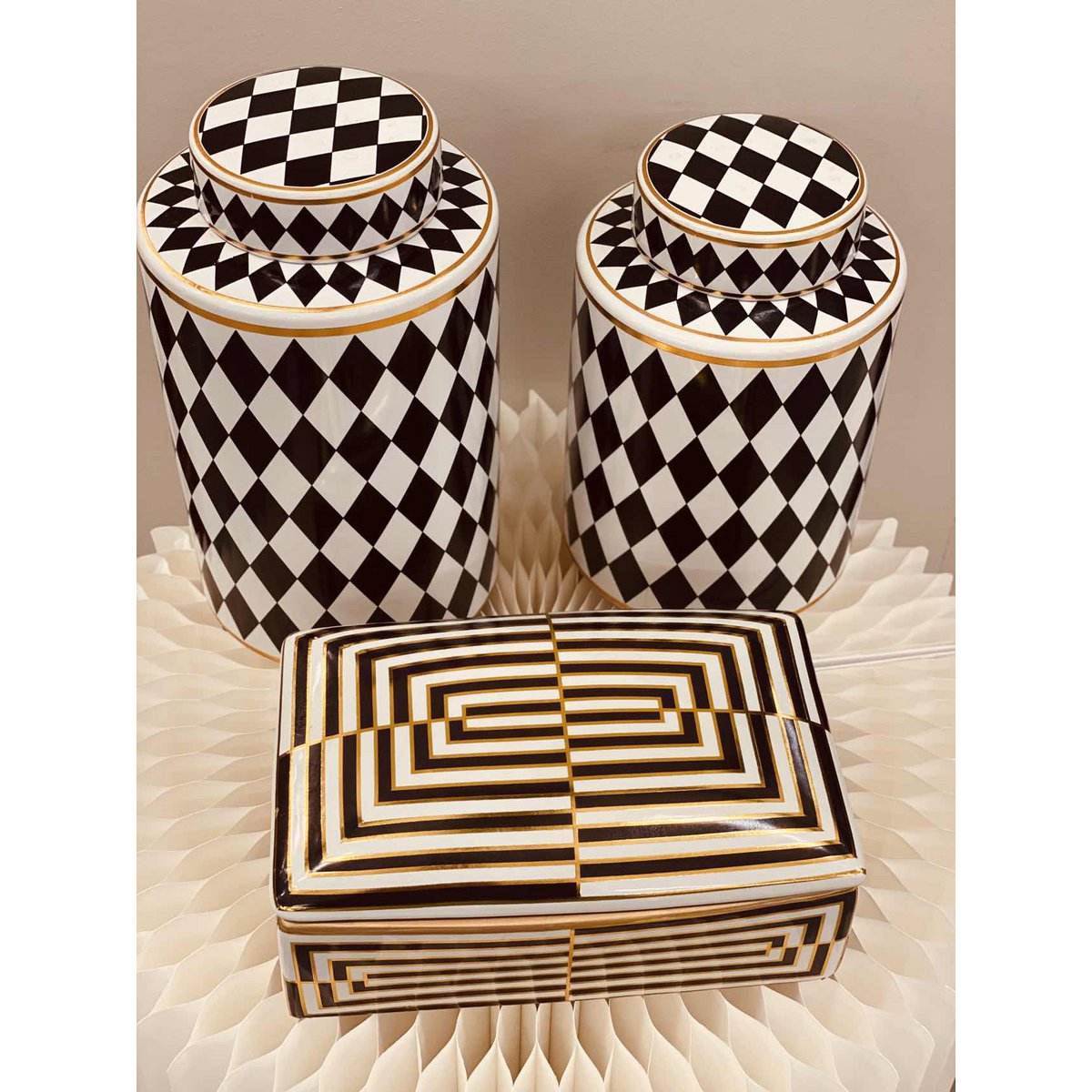 Moderne huisdecoratie opbergdoos met zwart-wit gouden rand