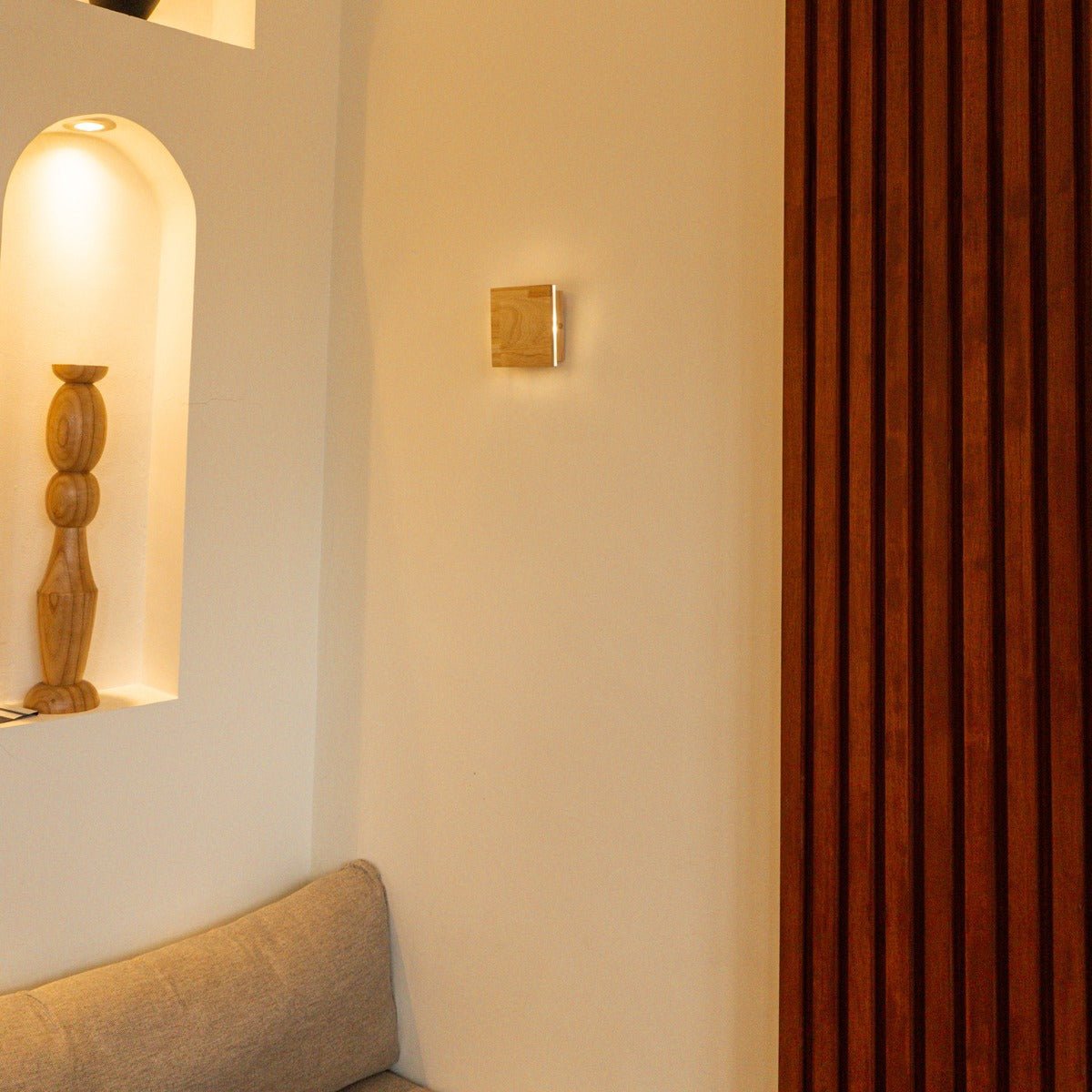 Lane lichtbruine draadloze wandlamp - oplaadbaar, dimbaar, natuurlijk houtlamp