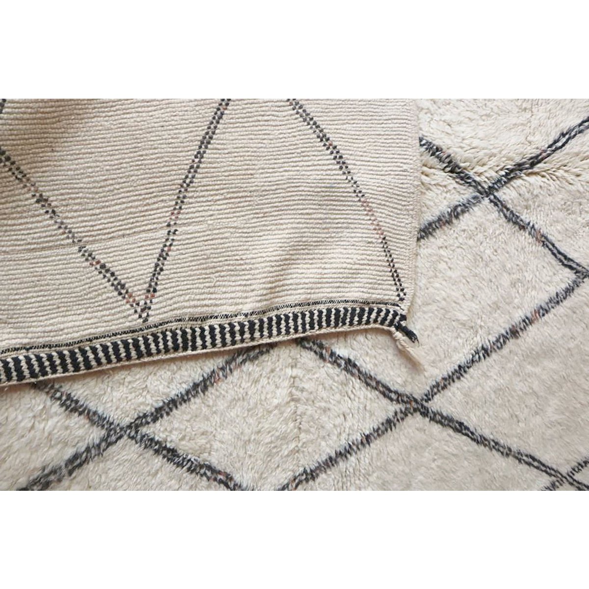 Eigentijds wollen berber tapijt 168 x 223 cm