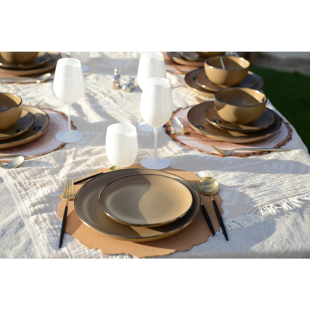 Huisvrouw 24 gouden en zwarte stukken