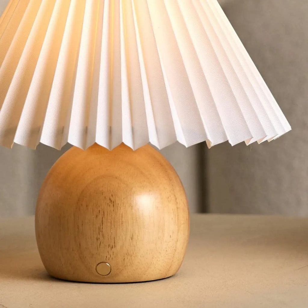 Nathalie Lichtbruine moderne en retro oplaadbare lamp l Dimbaar, hout en papier Mooie papieren kap