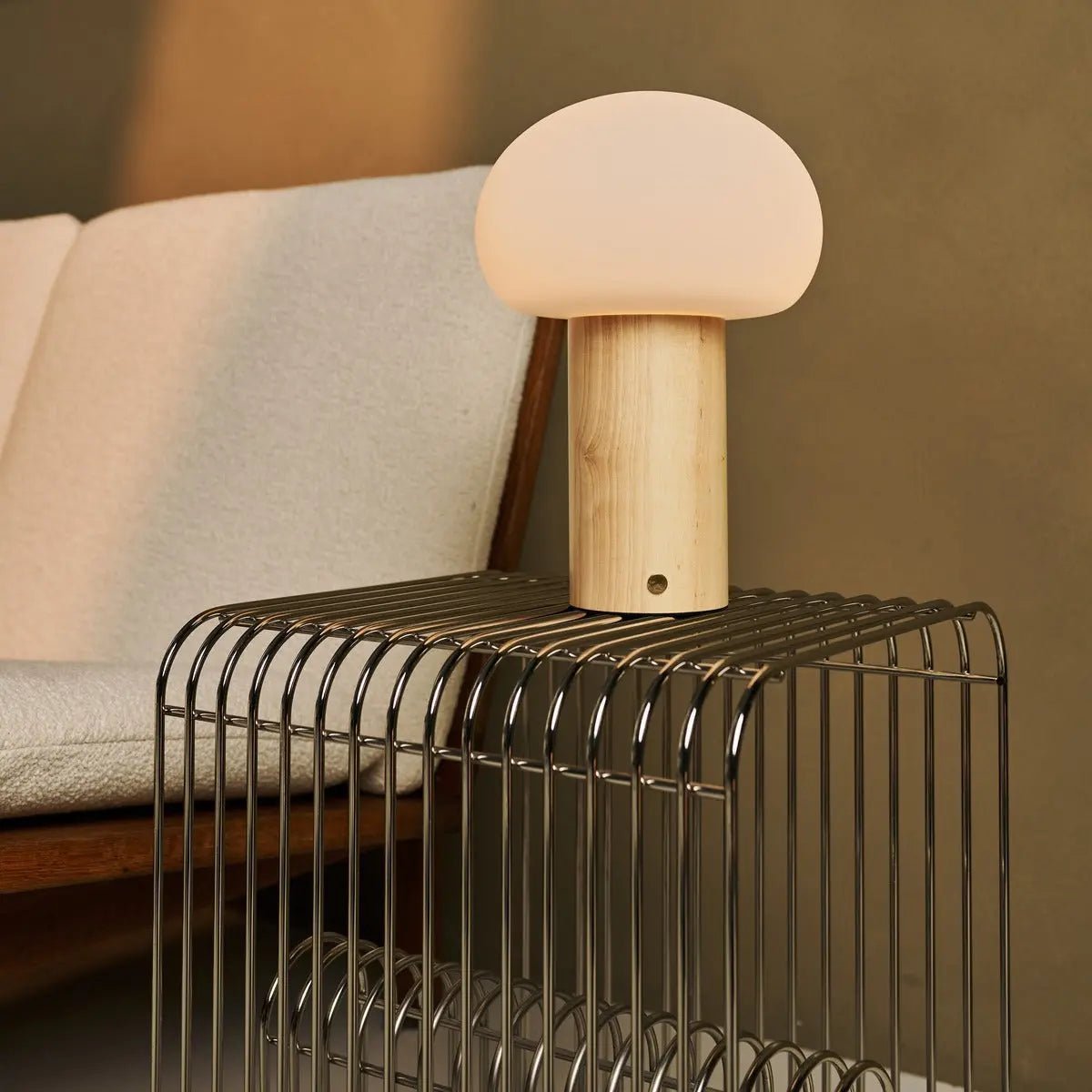 Sam lichtbruine houten tafellamp met glas en oplaadbare batterij | Dimbare en veelzijdige verlichting