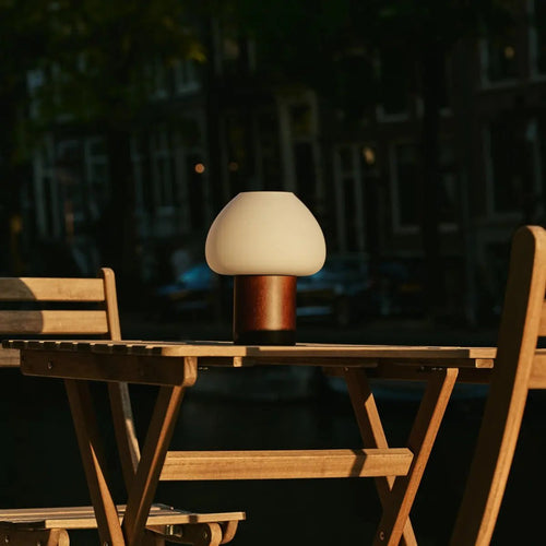 Fynn Donkerbruine Houten Lamp – Oplaadbaar & Dimbaar Licht