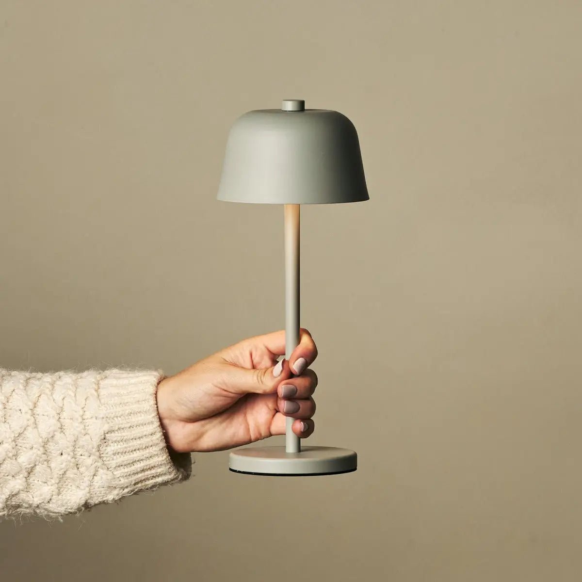 Anton Shadow Gray Oplaadbare tafellamp | Stijlvolle en draadloze verlichting