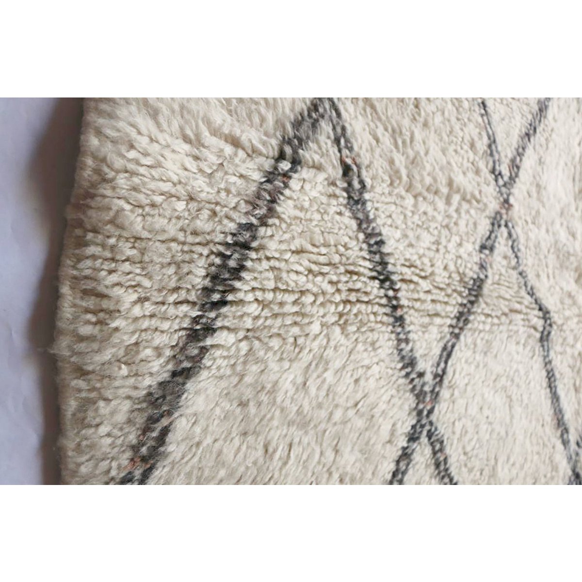 Eigentijds wollen berber tapijt 168 x 223 cm