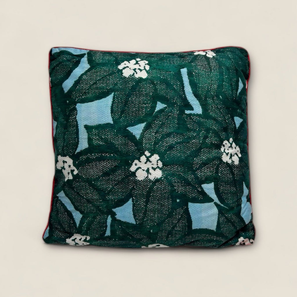 Sierkussen 45*45 De kussenhoes wordt geleverd met vulling en is voorzien van een ritssluiting.