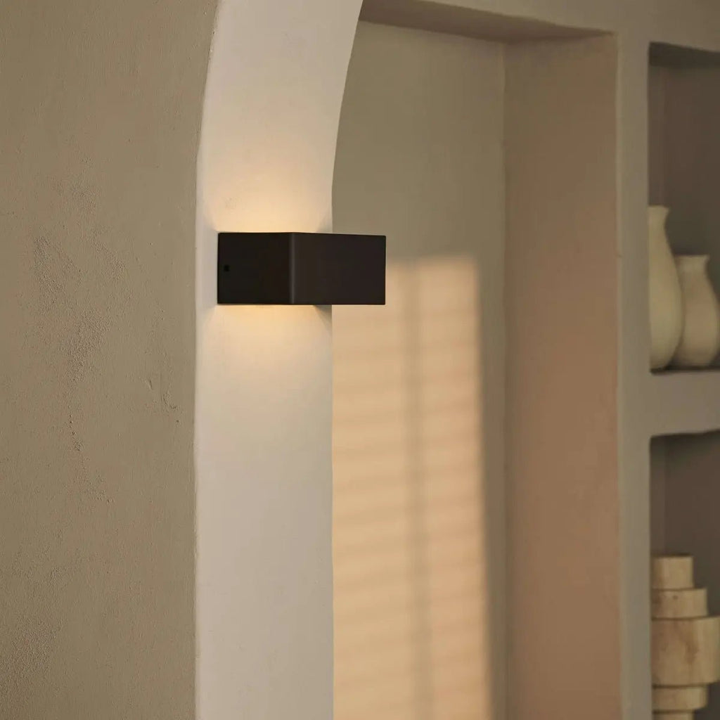 Tessa Mocha Bruin Draadloze wandlamp inclusief afstandsbediening, 20 lichtmodi, dimable, magnetisch suspensiesysteem en met bewegingssensor