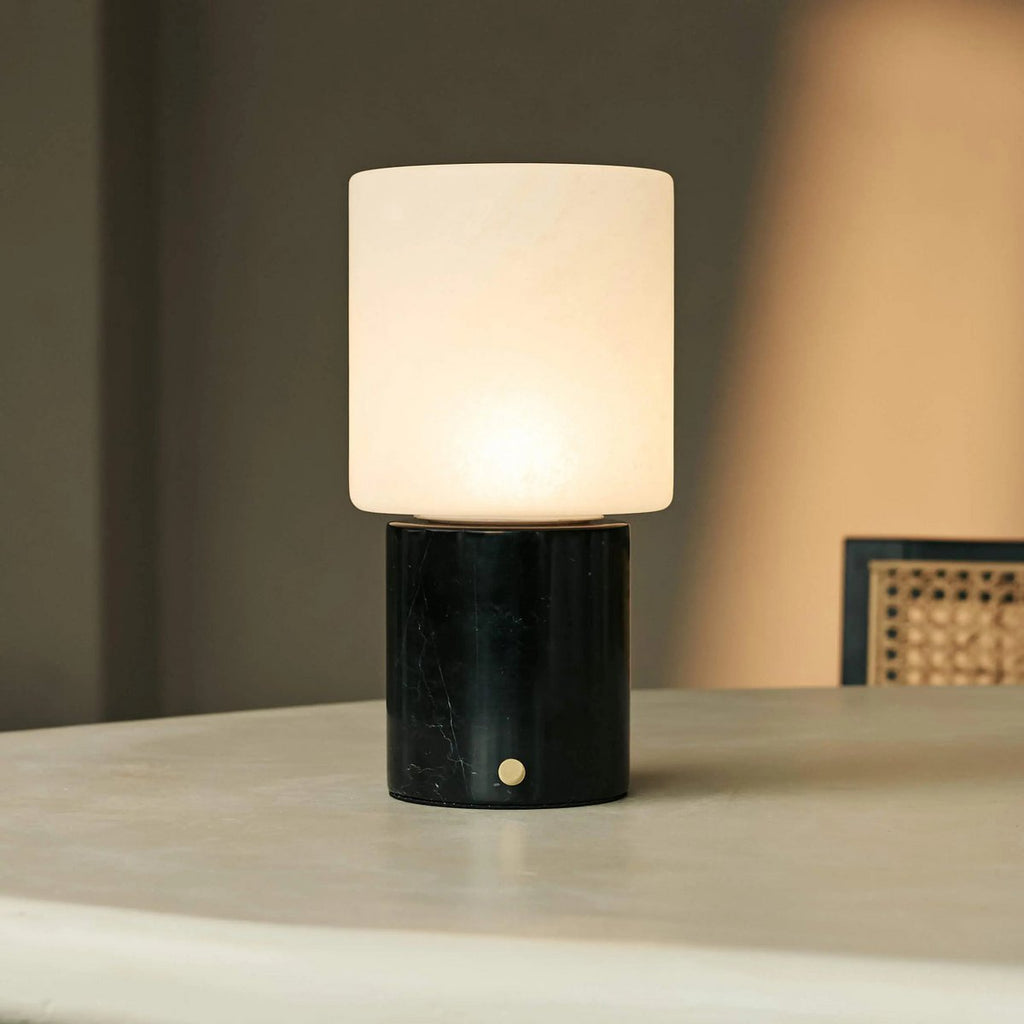 Cuyp Black / Nero Marquina - Marmeren oplaadbare tafellamp - Draadloos, USB -oplaadbaar en tot 100 looptijd