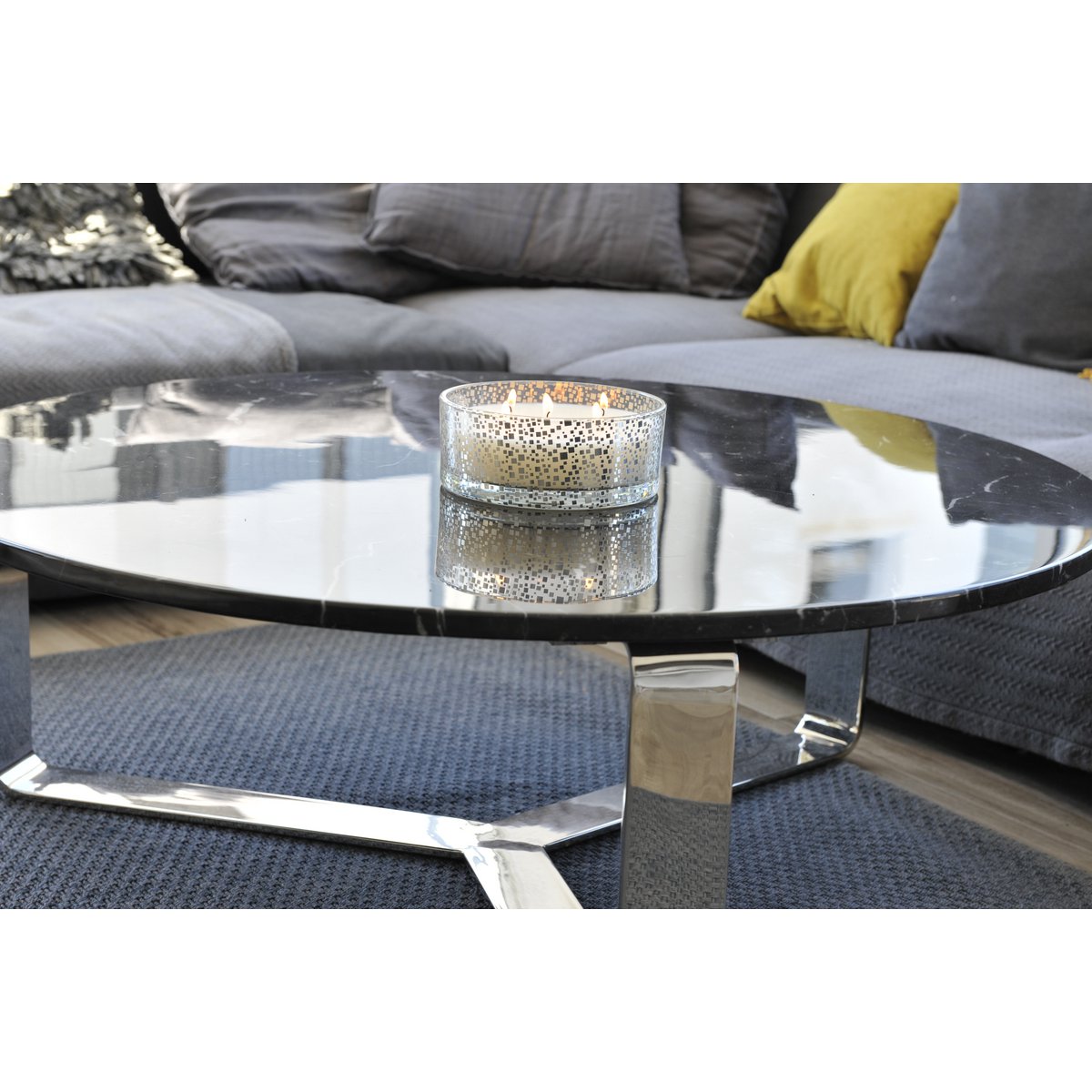 VANILLE KAARS IN ZILVEREN GLASPOT