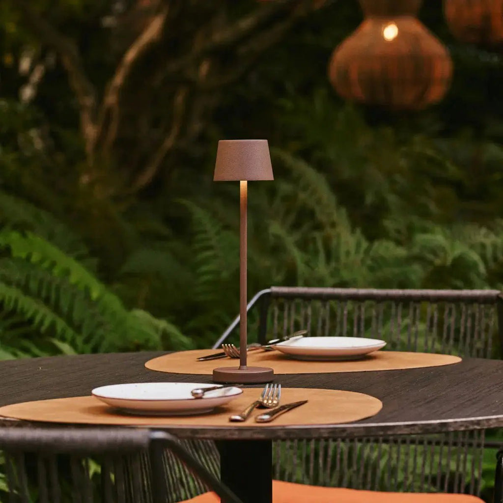 Vondel Mocha Brown oplaadbare en draadloze lamp perfect voor horeca -industrie - draadloos oplaadbaar via laadstation