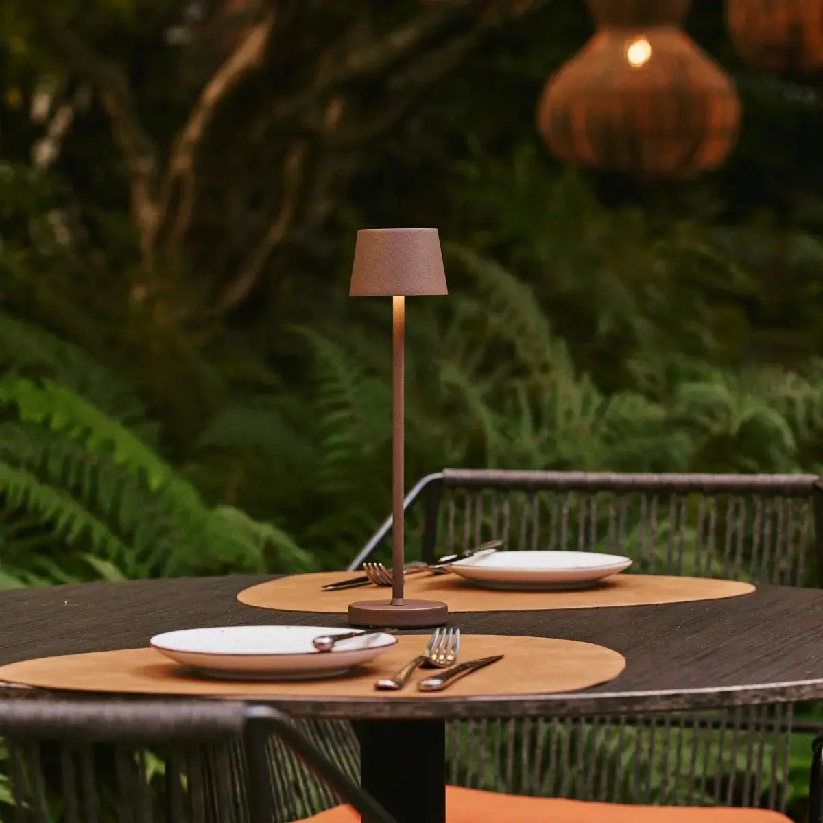 Vondel Mocha Brown oplaadbare en draadloze lamp perfect voor horeca -industrie - draadloos oplaadbaar via laadstation