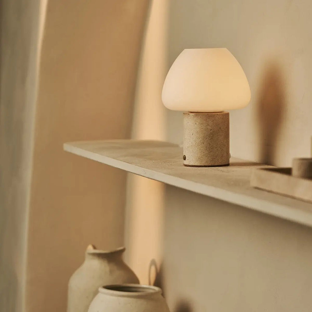 OSTADE Beige / Travertino Classico - Unieke travertine oplaadbare tafellamp met 3 lichte kleuren en dimfunctie