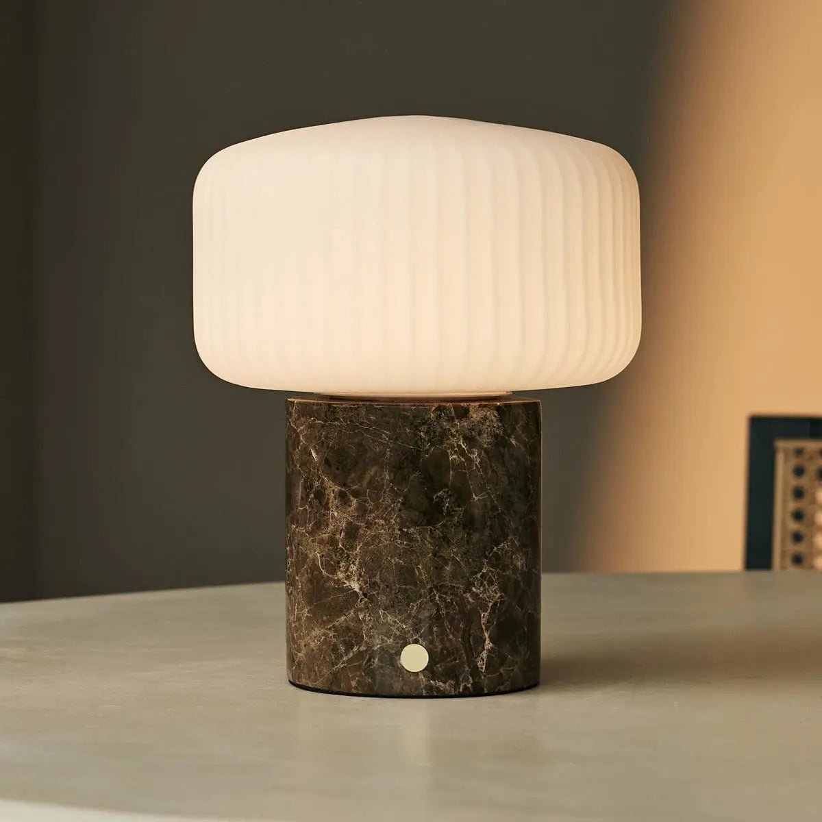 Renoir Brown / Emperador Dark - Marmeren oplaadbare tafellamp - Draadloos, USB -oplaadbaar en tot 100 uur verlichting
