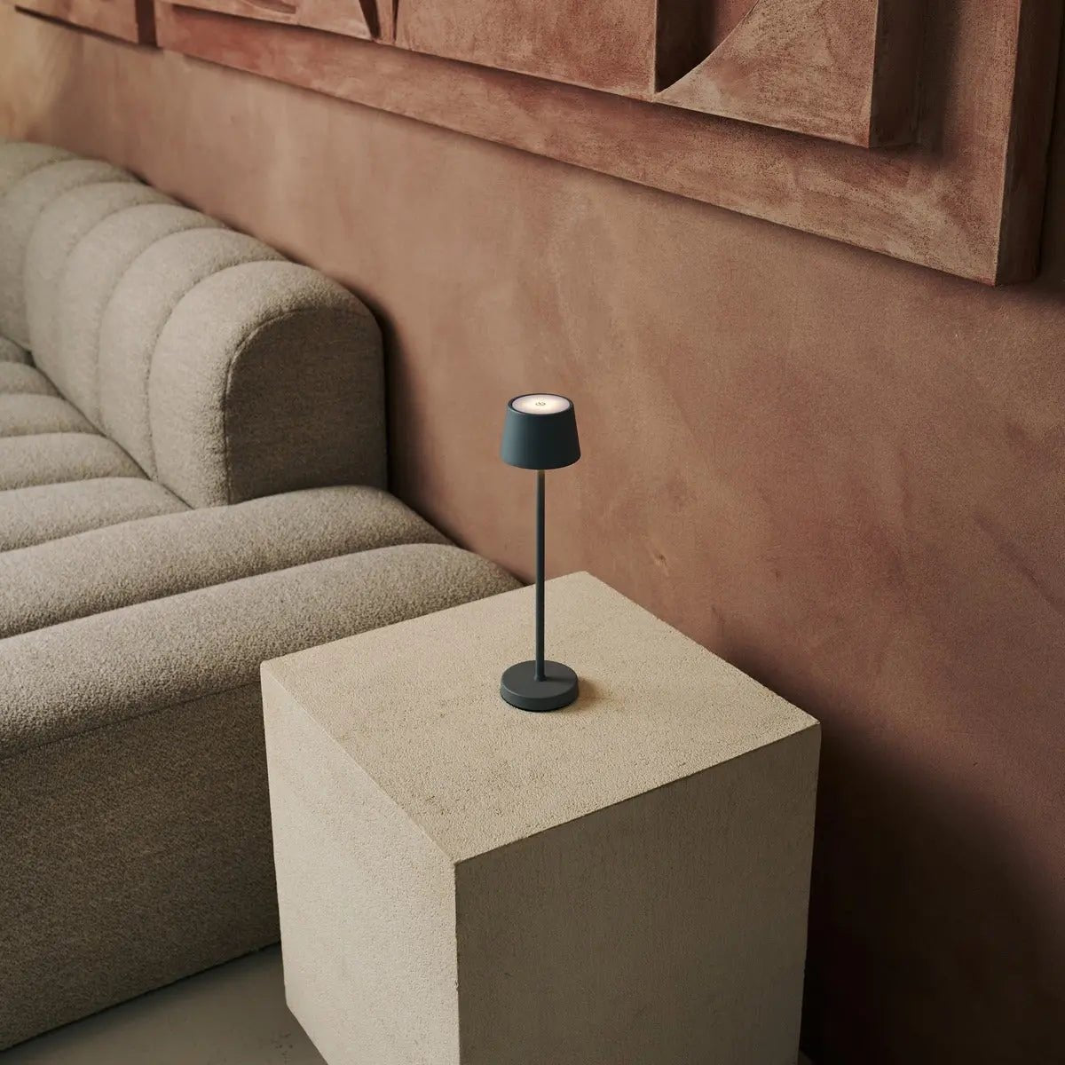 Vondel Mini Mouse Grijs Oplaadbare en draadloze lamp Perfect voor de horeca -industrie - draadloos oplaadbaar via laadstation