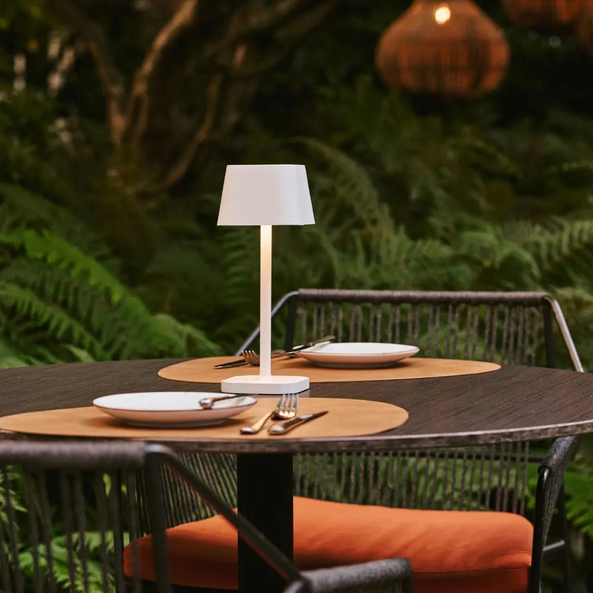 Ava witte oplaadbare tafellamp – stijlvolle, draadloze en dimbare verlichting