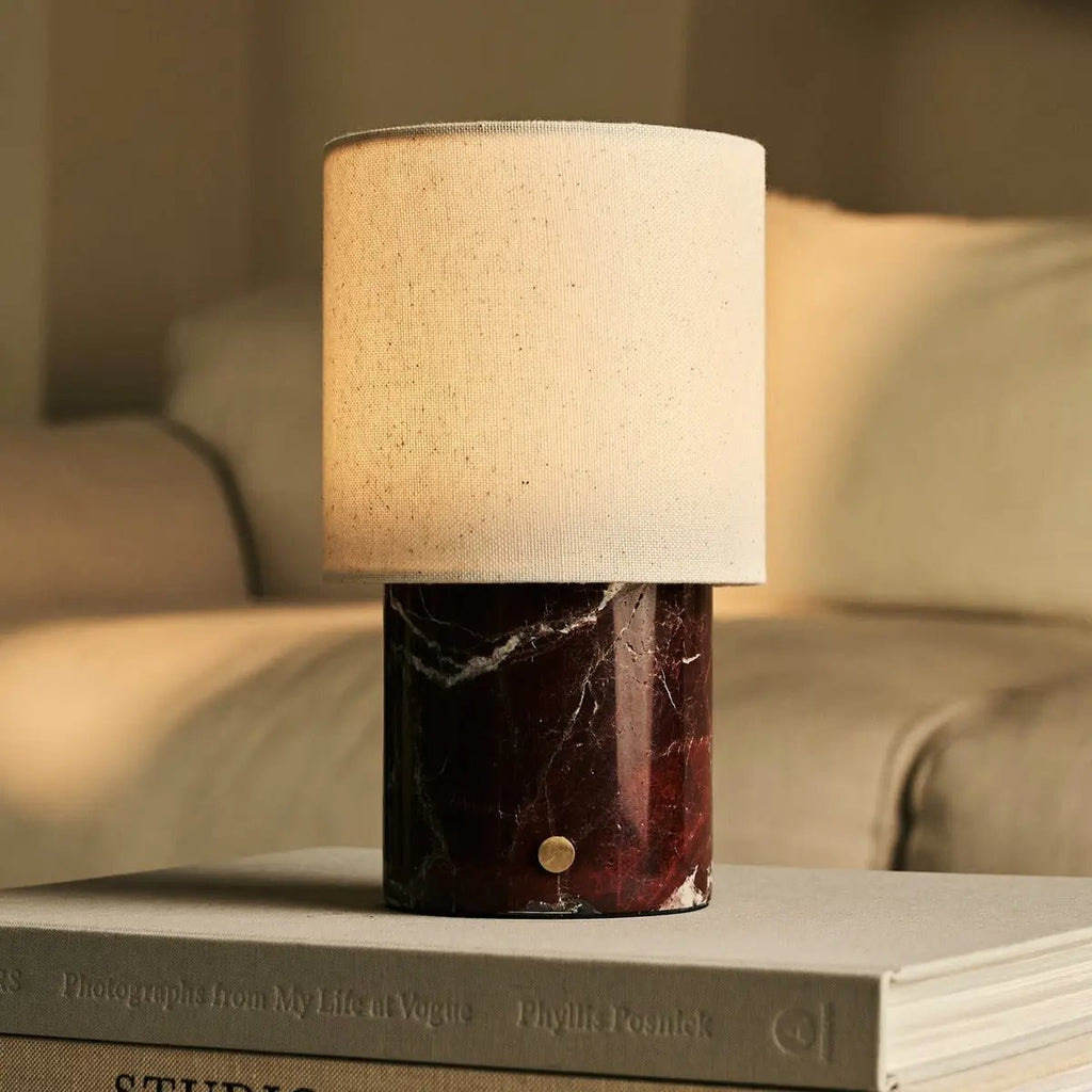 Dou Red / Rosso Levanto - Marmeren oplaadbare tafellamp - Draadloos, 3 lichte modi en met linnen verwisselbare lampenkap