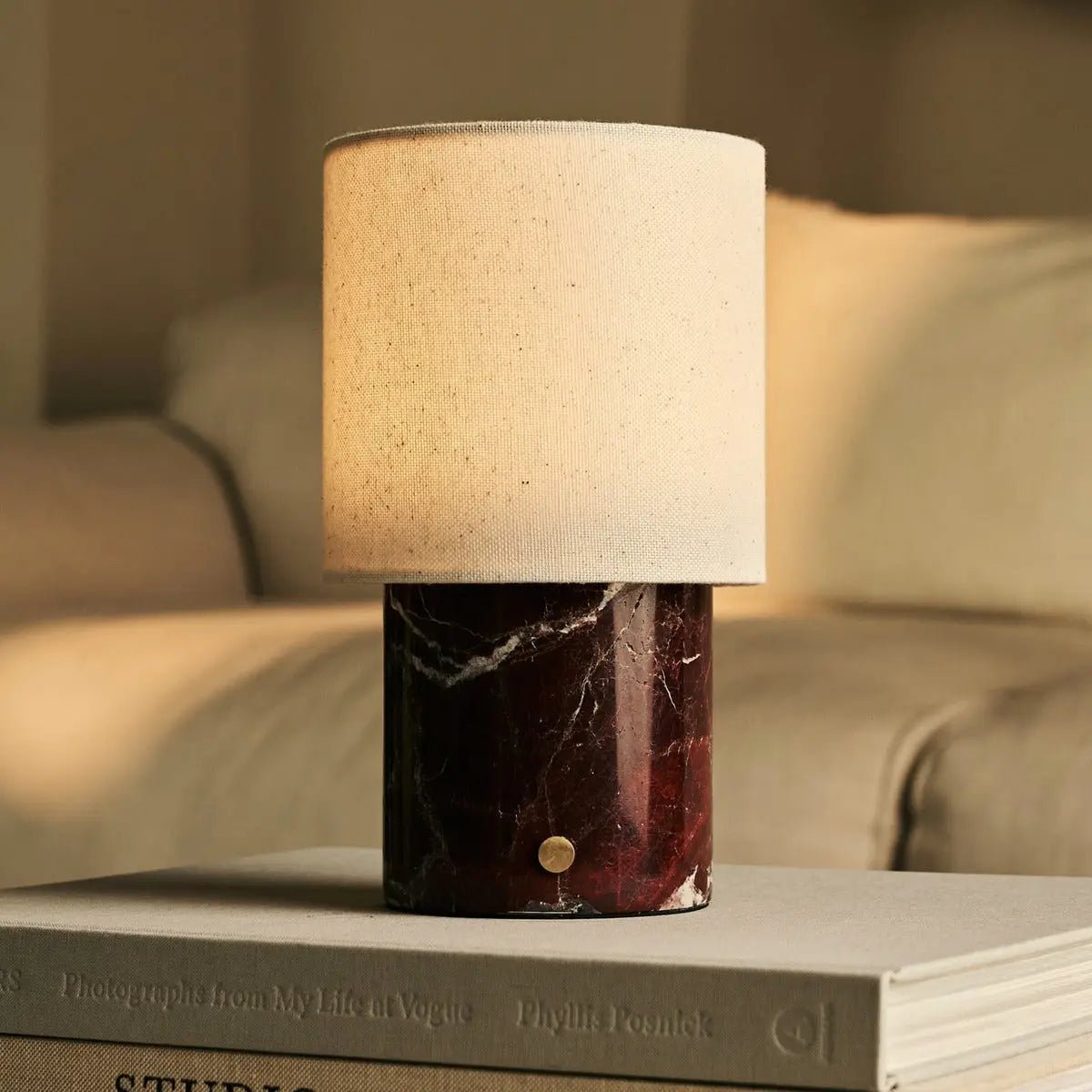 Dou Red / Rosso Levanto - Marmeren oplaadbare tafellamp - Draadloos, 3 lichte modi en met linnen verwisselbare lampenkap