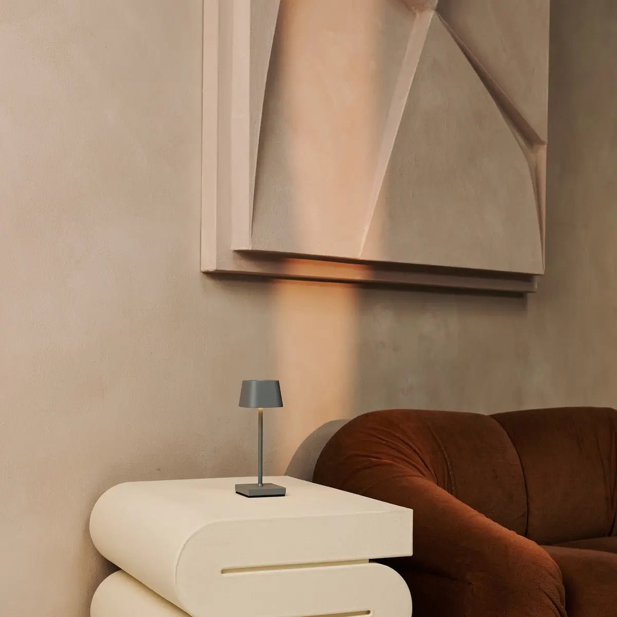 Sarphati Mini Mouse Grijs Draadloze tafellamp -WiReless oplaadbaar via laadstation, dimbare lamp en 3 lichtmodi