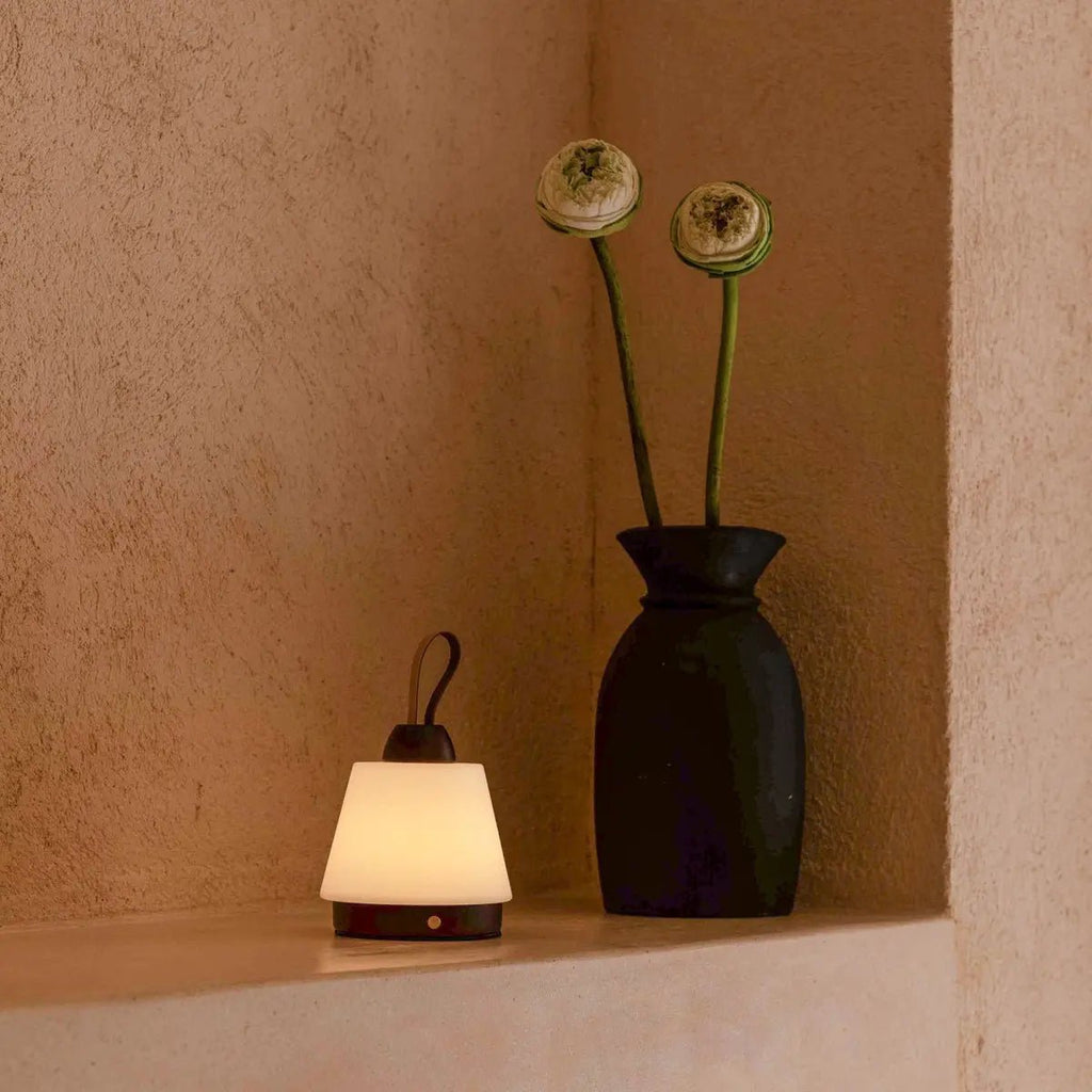 Liv donkerbruine oplaadbare lamp – leren band, dimbaar, 3 lichtmodi, draadloos