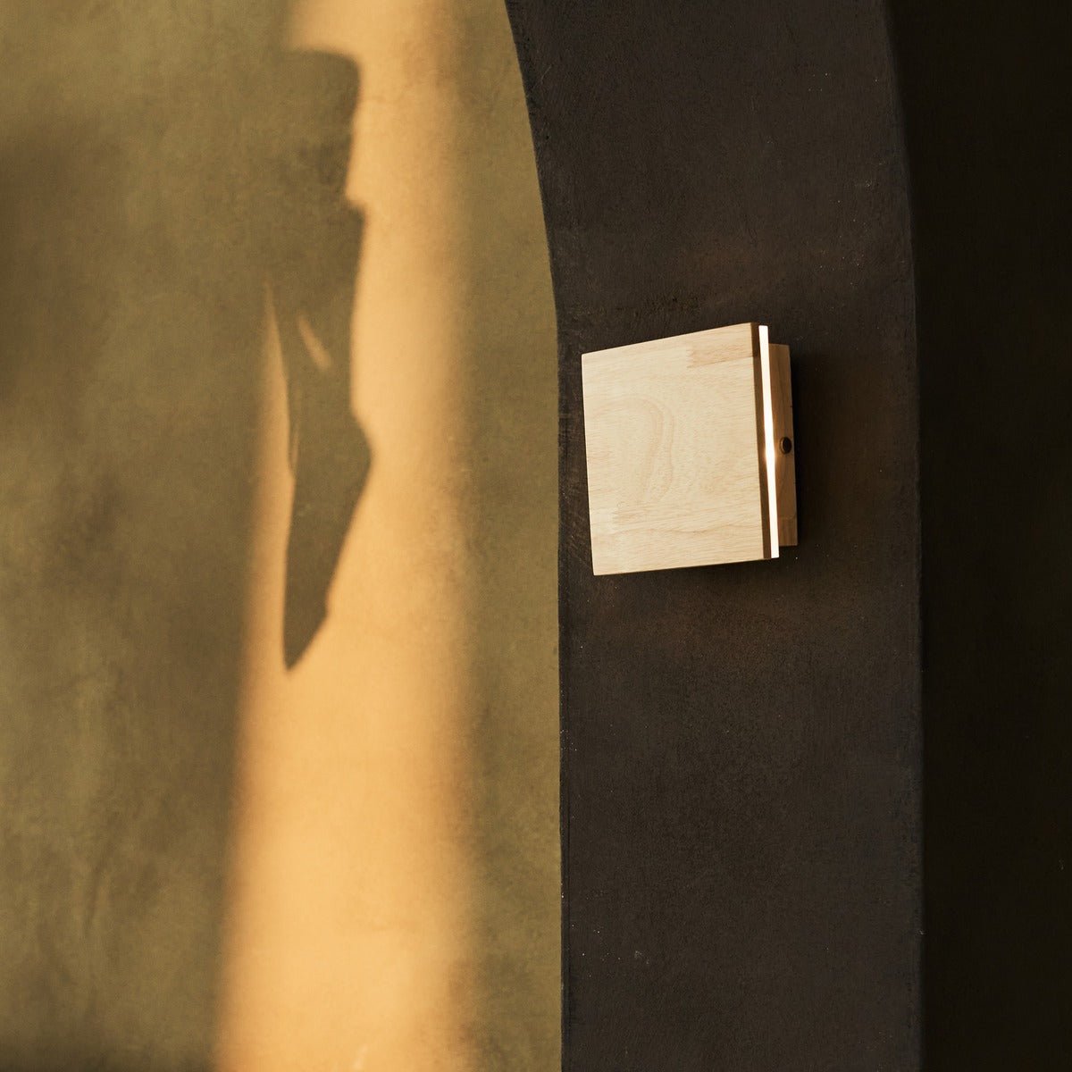 Lane lichtbruine draadloze wandlamp - oplaadbaar, dimbaar, natuurlijk houtlamp