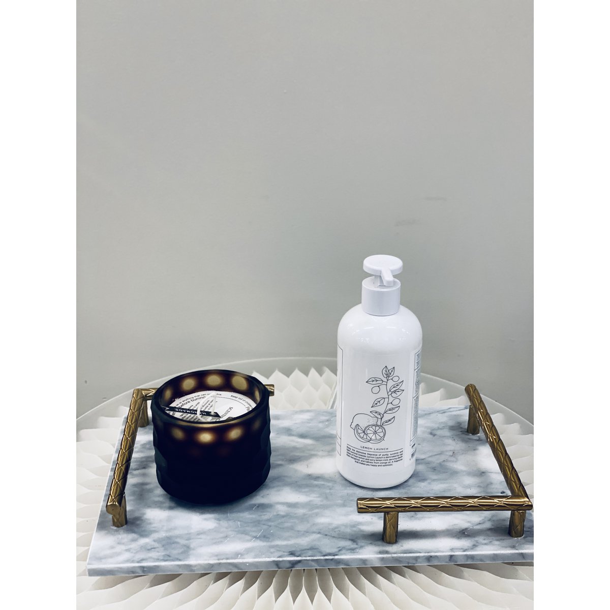 Marmeren dienblad met goudkleurige handgrepen, rechthoekig