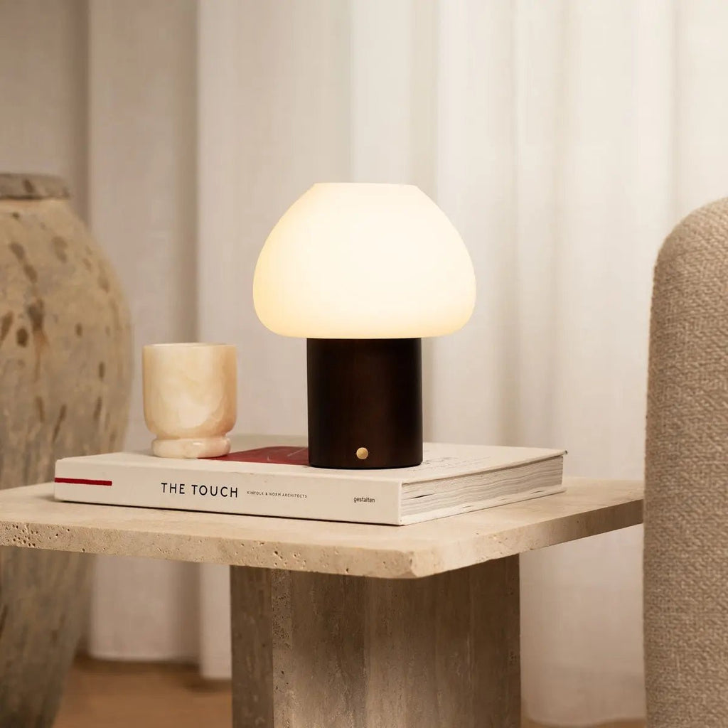 Fynn Donkerbruine Houten Lamp – Oplaadbaar & Dimbaar Licht