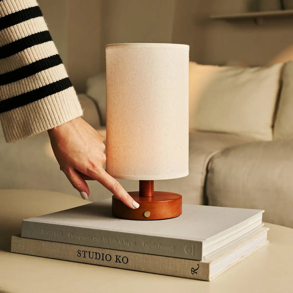 Ben Kastanjebruine houten tafellamp – Oplaadbaar, dimbaar, USB-C-voeding