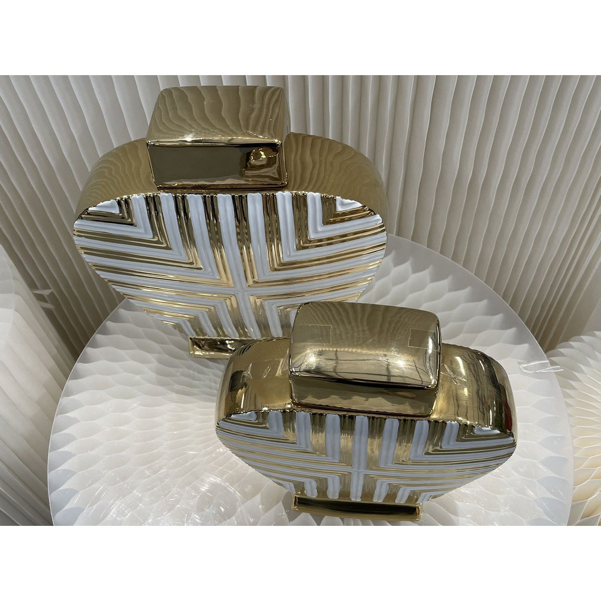 Prachtige goud-witte kunstdecor geïnspireerde pot groot formaat