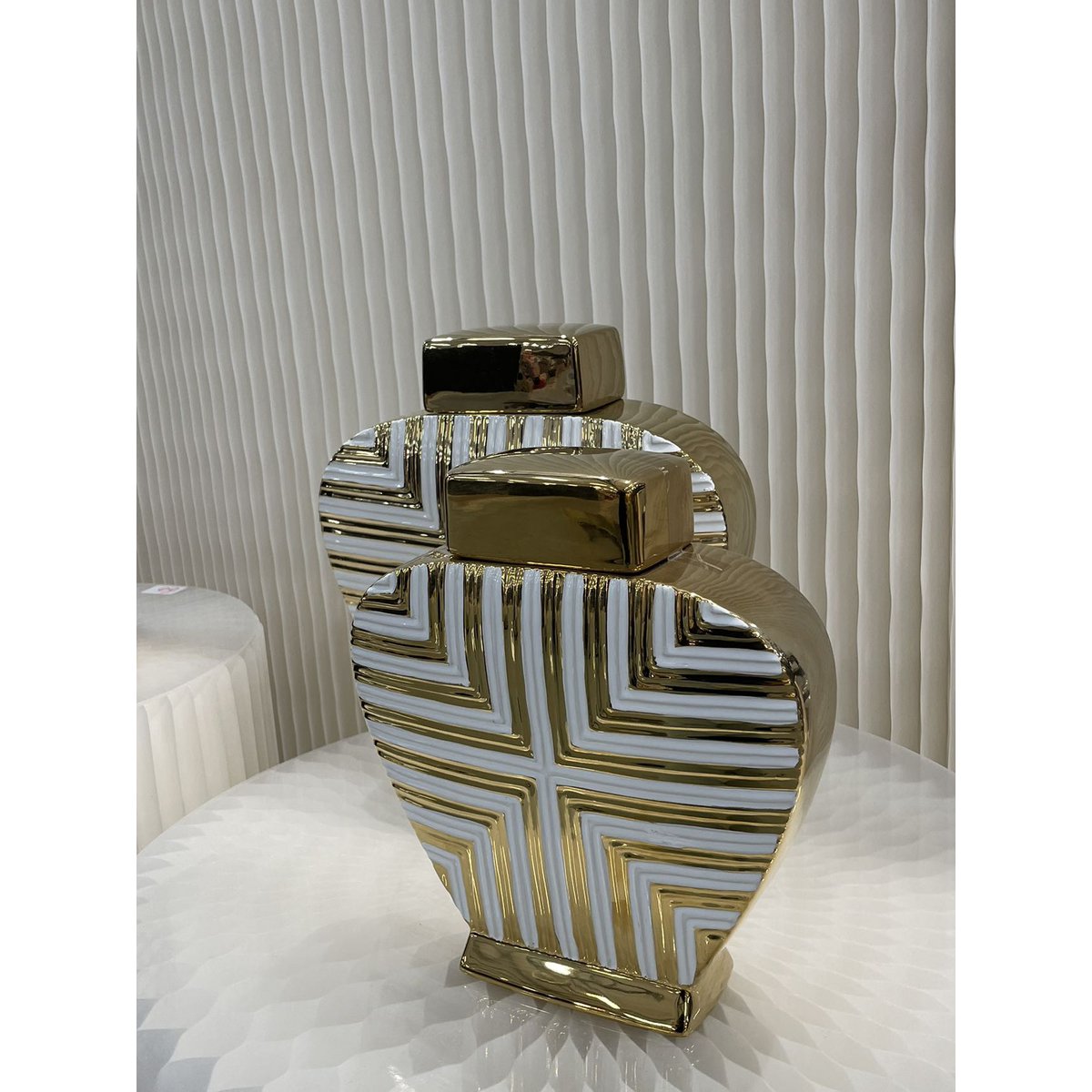 Prachtige goud-witte kunstdecor geïnspireerde pot groot formaat