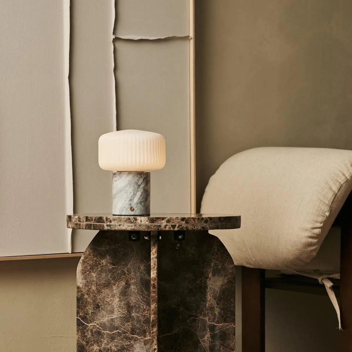 Renoir Wit / Bianco Statuarietto - Marmeren oplaadbare tafellamp - draadloos, USB oplaadbaar en tot 100 uur verlichting